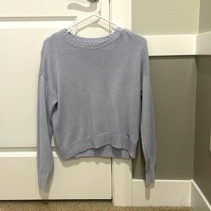 I’m selling a sweater from holister